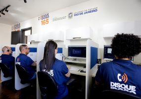 1355-junho-violeta-governo-do-rio-reforca-combate-a-violencia-contra-a-pessoa-idosa-com-disque-165-3.jpeg