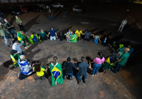 2516-julgamento-de-bolsonaro-comeca-no-stf-em-meio-a-vigilias-de-oracao-3.png