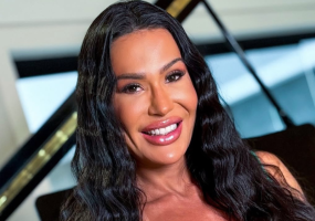 3402-gracyanne-barbosa-e-batizada-em-culto-com-pablo-marcal-3.png