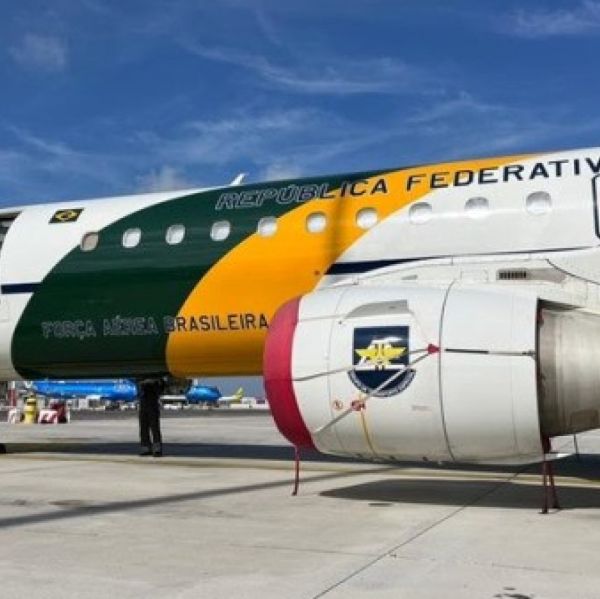 Avião que trará brasileiros de Gaza decola para o Egito 