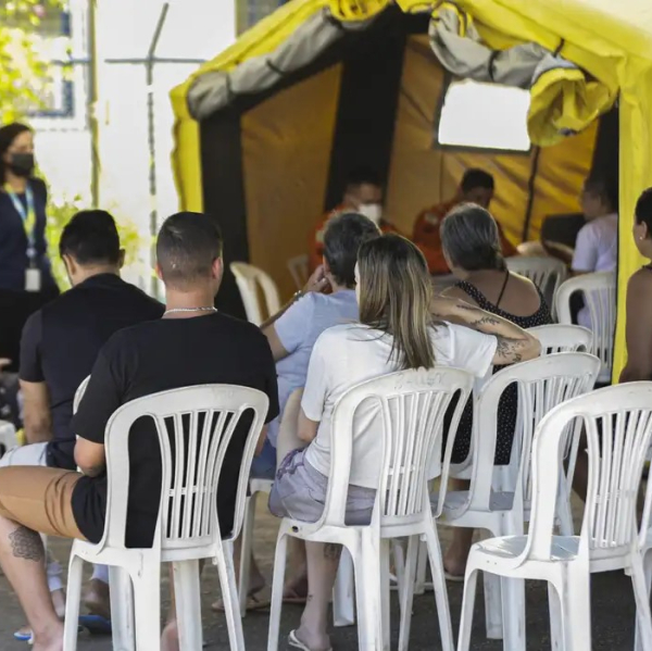 Casos de dengue este ano superam os de 2023 em cinco estados e no DF