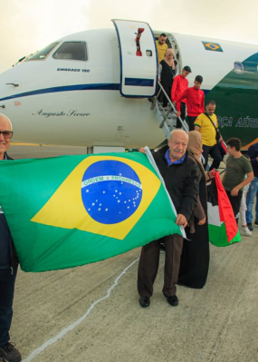 Grupo de brasileiros repatriados da Cisjordânia chega ao Recife