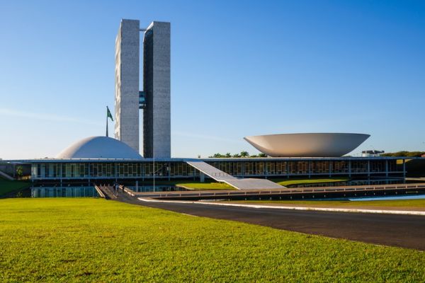 Senado aprova projeto que reduz penas do 8 de Janeiro